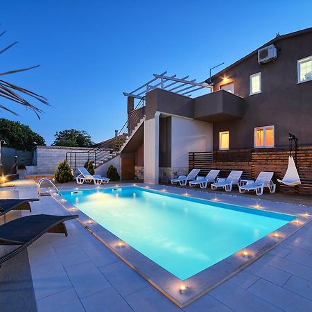 Stylish & Luxury Villa With Pool, Biliard, Extra Pool Heating Available - Wiibuk Pula Exterior foto