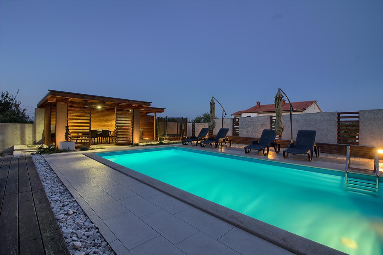 Stylish & Luxury Villa With Pool, Biliard, Extra Pool Heating Available - Wiibuk Pula Exterior foto