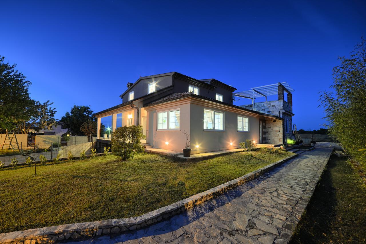 Stylish & Luxury Villa With Pool, Biliard, Extra Pool Heating Available - Wiibuk Pula Exterior foto