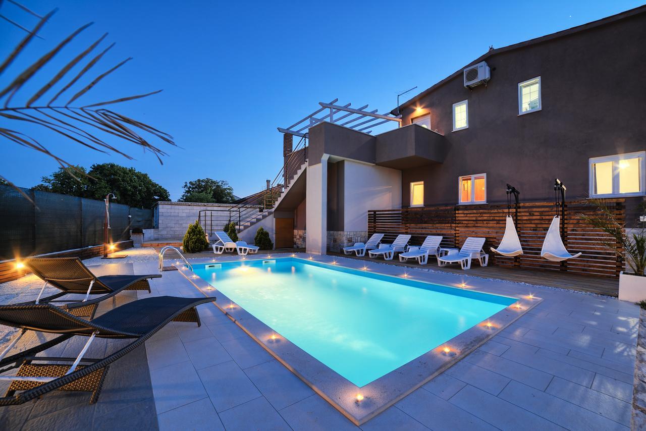 Stylish & Luxury Villa With Pool, Biliard, Extra Pool Heating Available - Wiibuk Pula Exterior foto